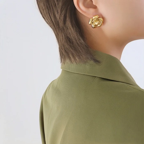 NEW: 24K Gold Vintage Inspired Floral Earrings*Waterproof*Tarnish Free - Picture 2 of 5